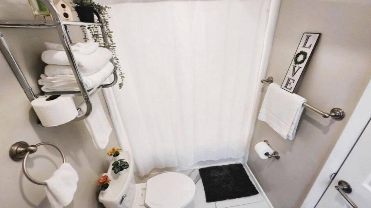 Photo of Bathroom in Lake Magdalene