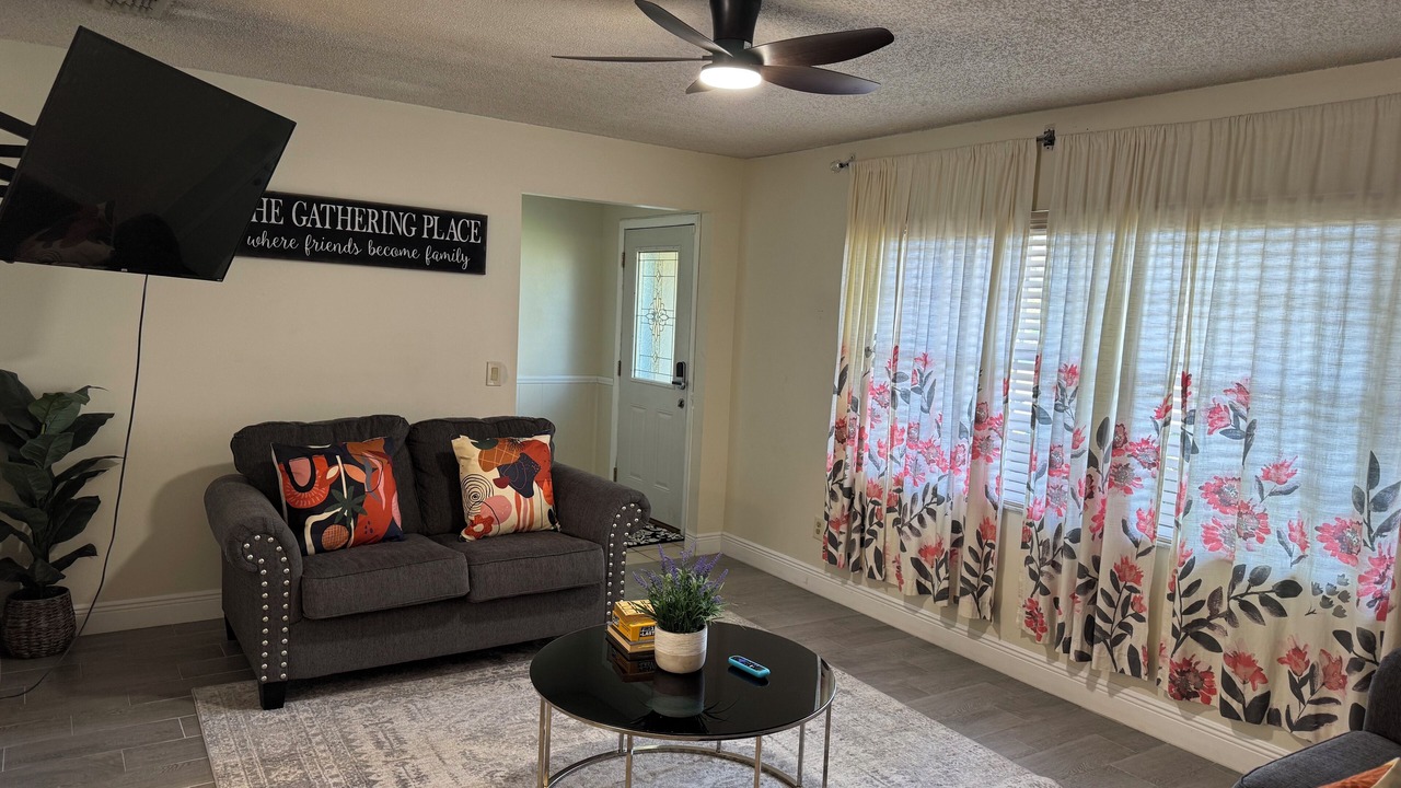 Photo of Livingroom in Mill Run