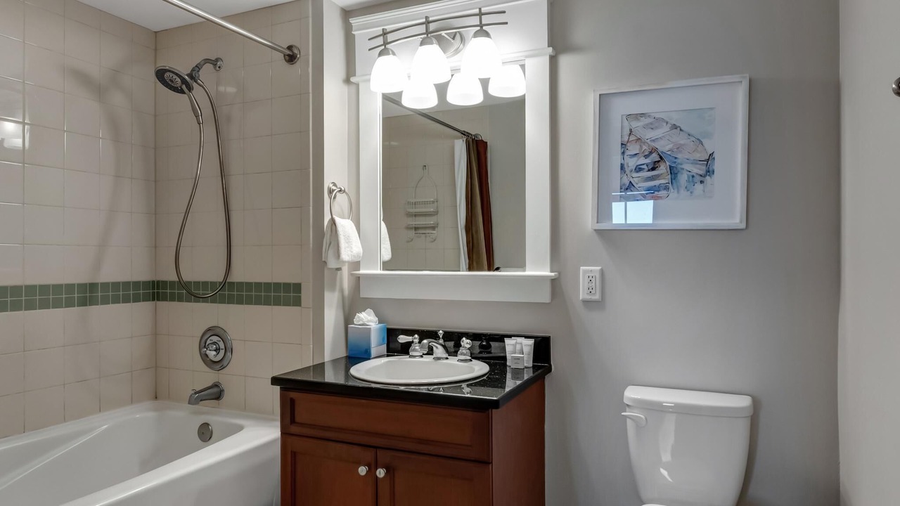 Photo of Bathroom in Baytowne Wharf