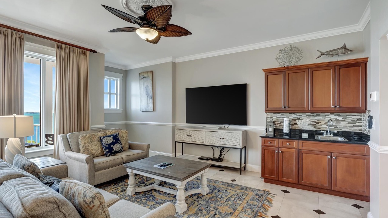 Photo of Livingroom in Baytowne Wharf