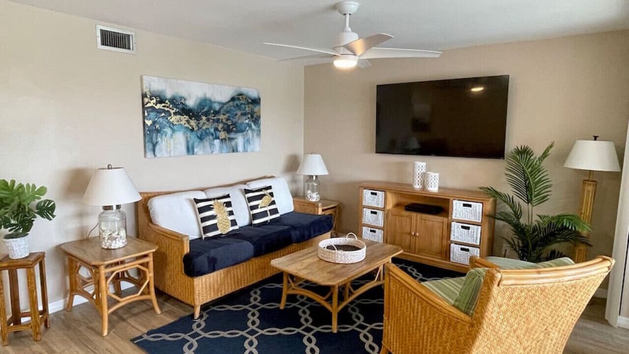 Photo of Livingroom in Jupiter Bay
