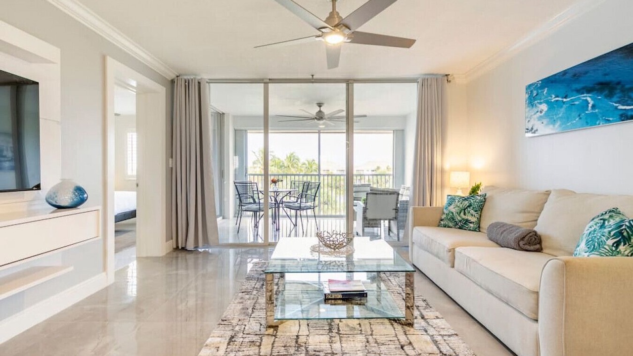 Photo of Livingroom in Jupiter Bay
