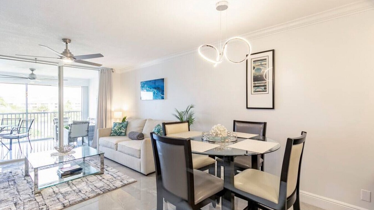 Photo of Livingroom in Jupiter Bay