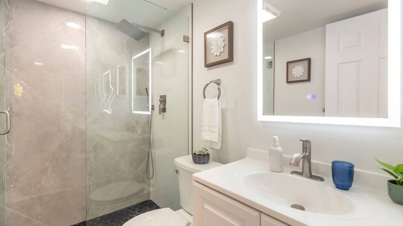 Photo of Bathroom in Jupiter Bay