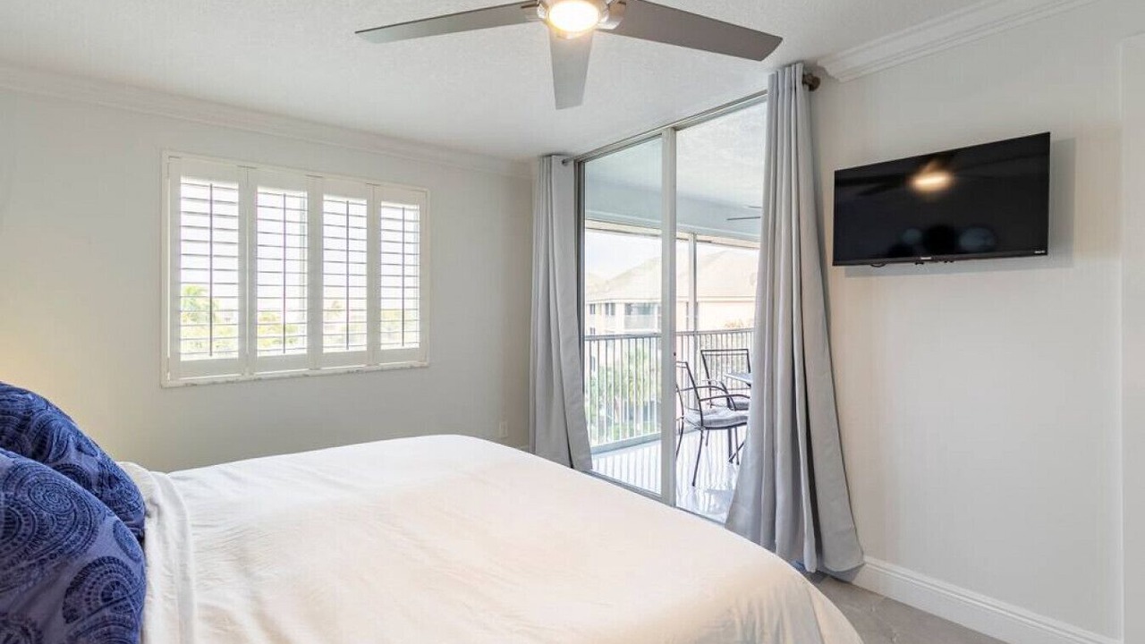 Photo of Bedroom in Jupiter Bay