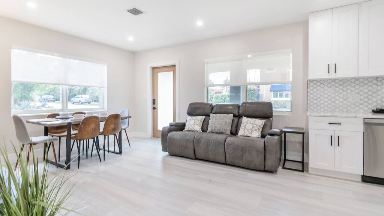 Photo of Livingroom in Lake Ridge