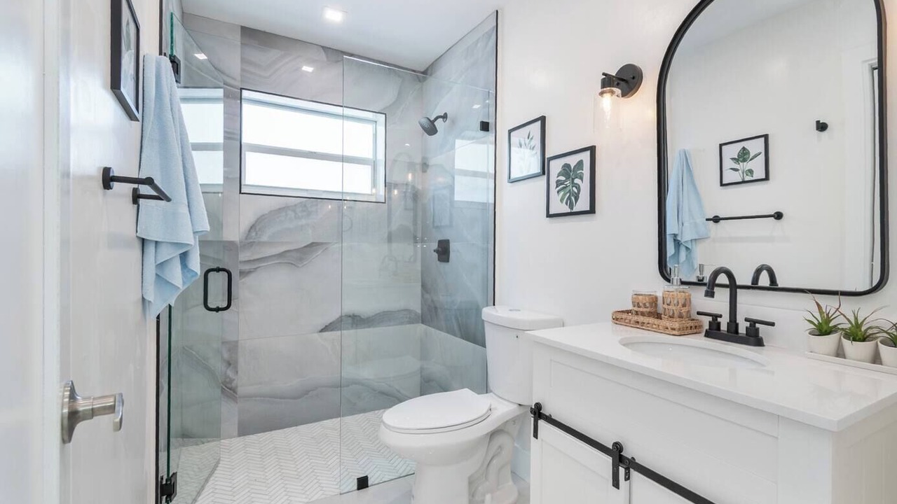 Photo of Bathroom in Garden Isles