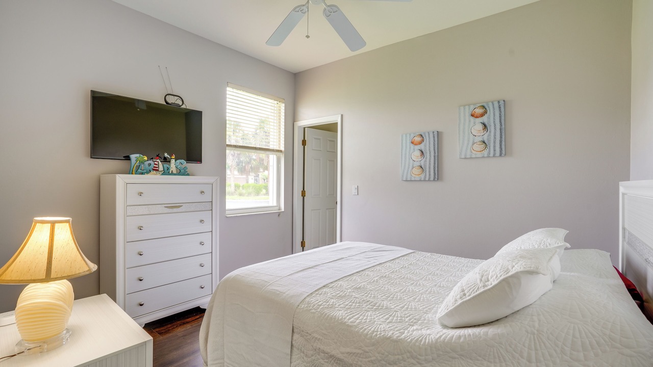 Photo of Bedroom in Beachwalk Isles