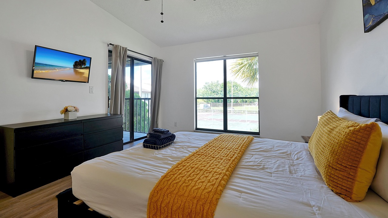 Photo of Bedroom in Oak Ridge