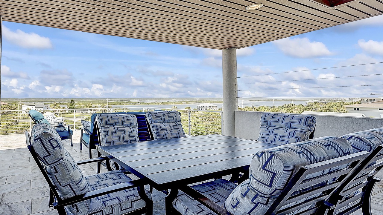 Photo of Patio Balcony in Crescent Beach