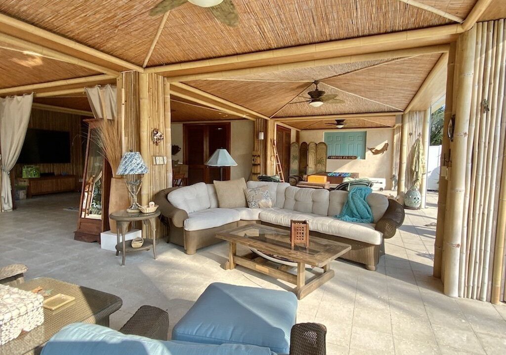 Photo of Livingroom in Venetian Shores