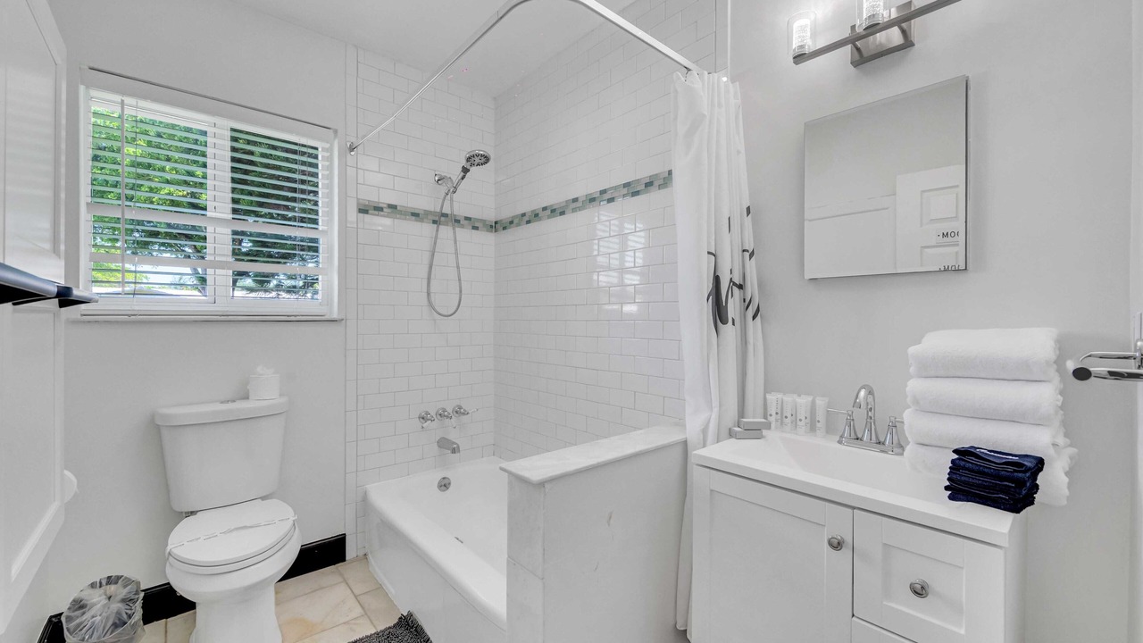 Photo of Bathroom in El Portal