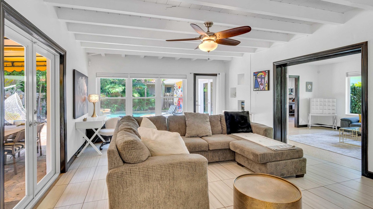 Photo of Livingroom in El Portal