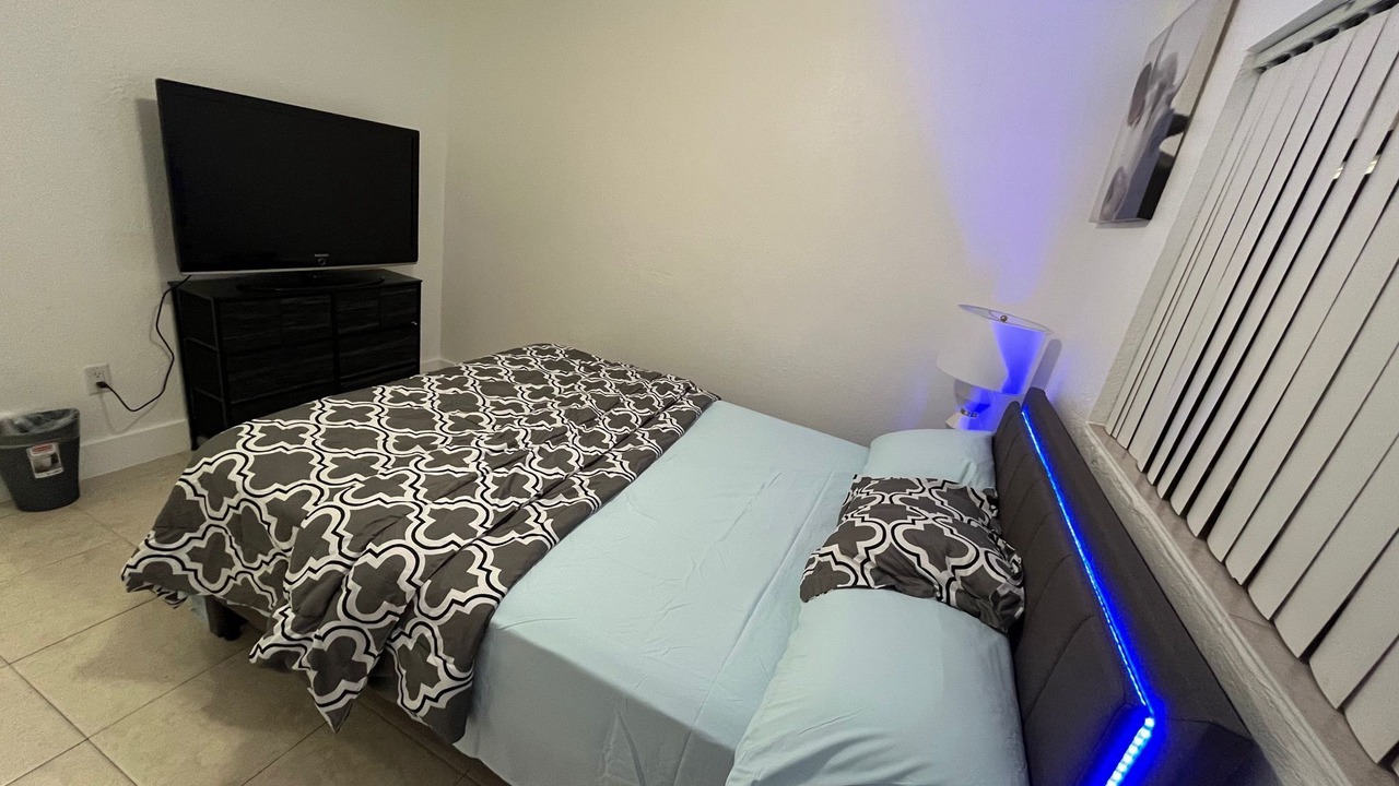 Photo of Bedroom in Lauderhill