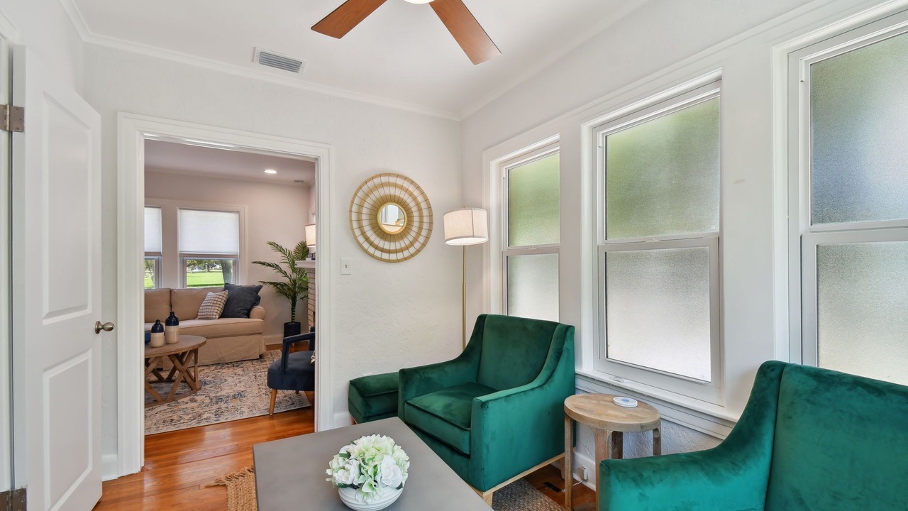 Photo of Livingroom in Crescent Heights