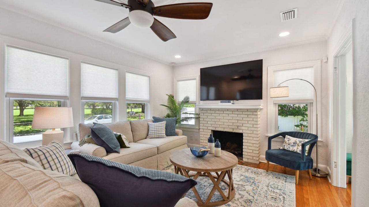 Photo of Livingroom in Crescent Heights