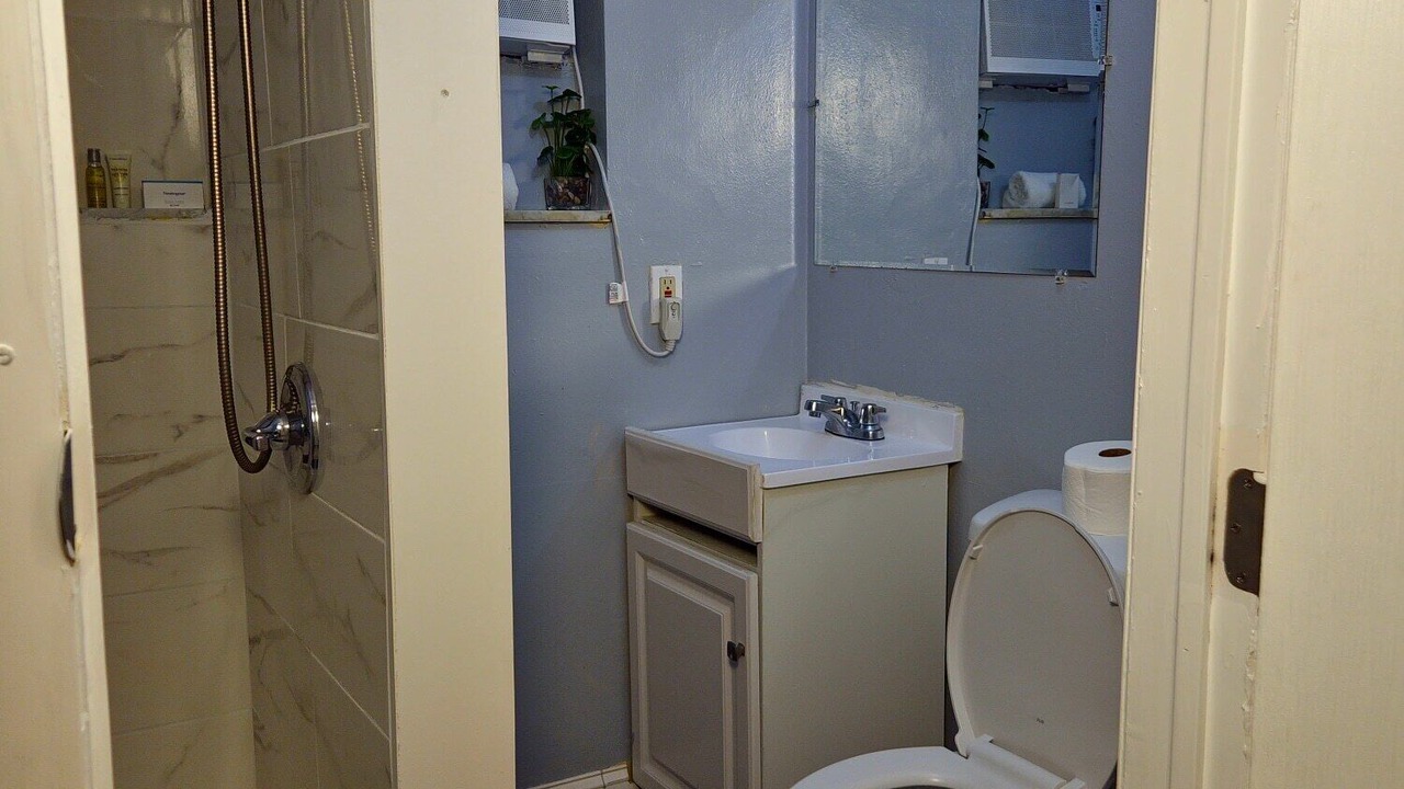 Photo of Bathroom in Lauderdale Lakes