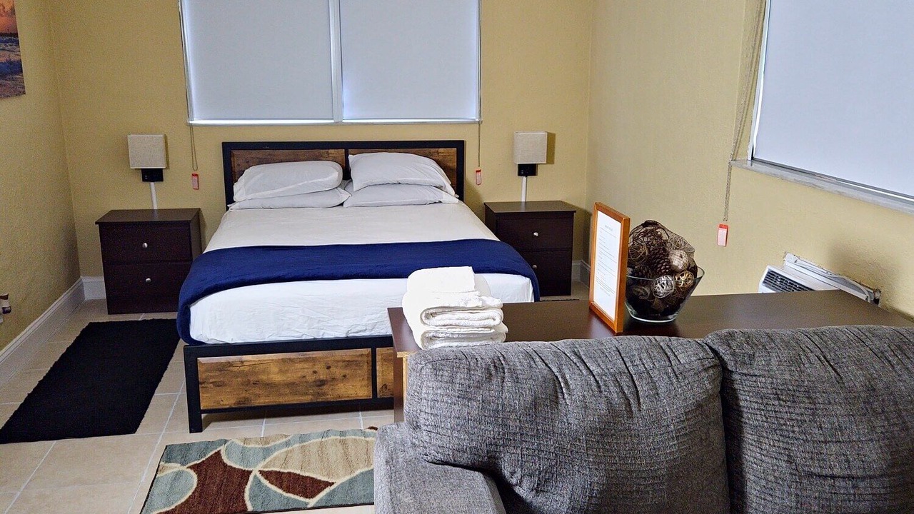 Photo of Bedroom in Lauderdale Lakes