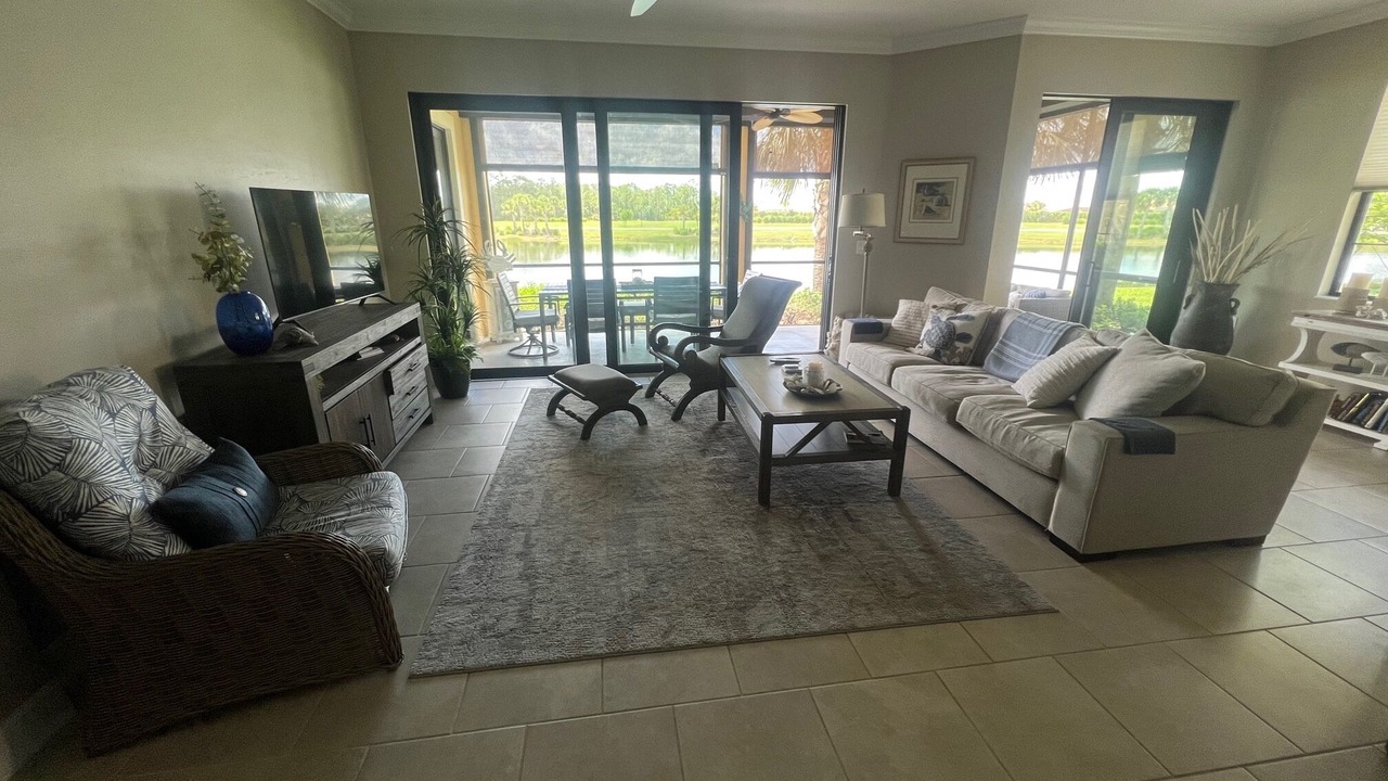 Photo of Livingroom in Pelican Preserve