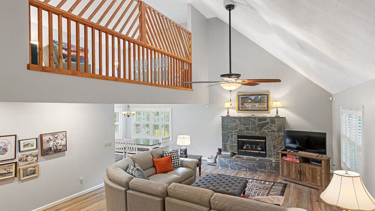 Photo of Livingroom in Waynesville