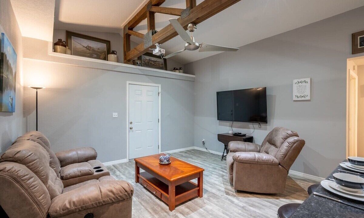 Photo of Livingroom in Forest City