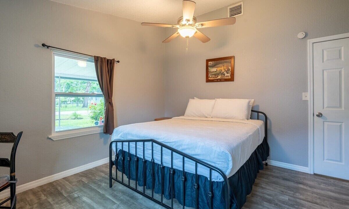 Photo of Bedroom in Forest City