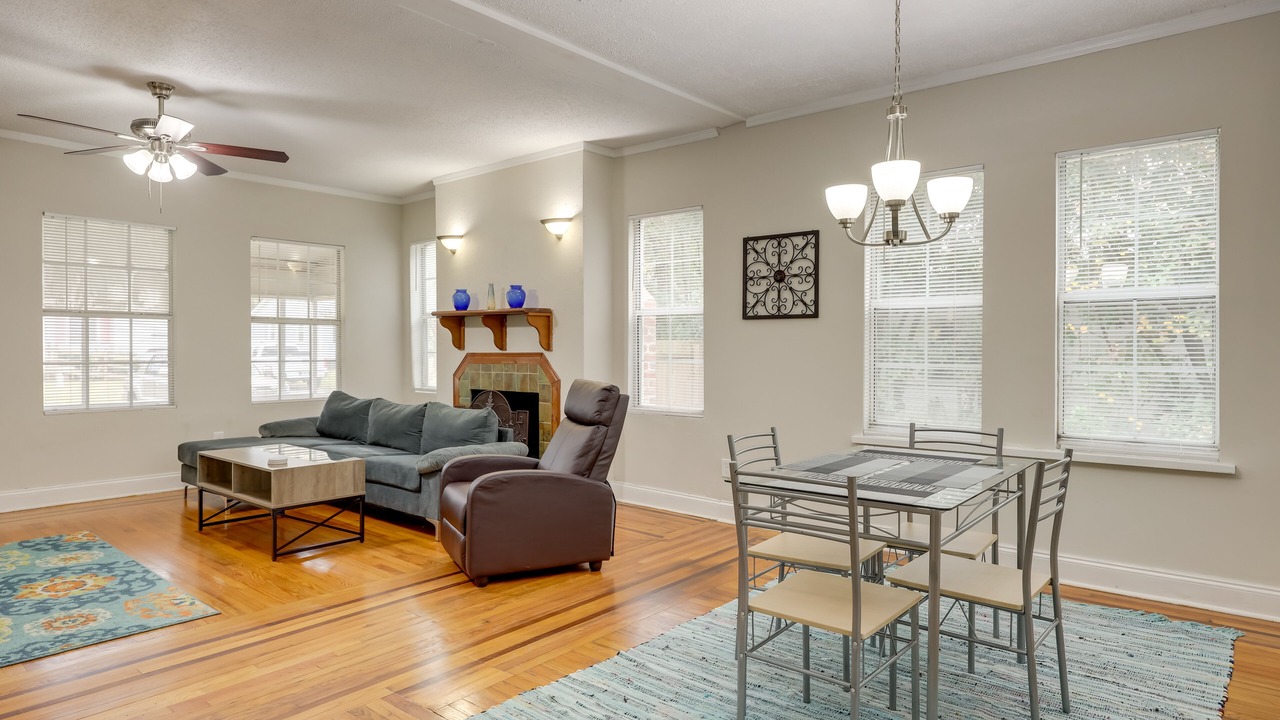 Photo of Livingroom in Lakeshore South