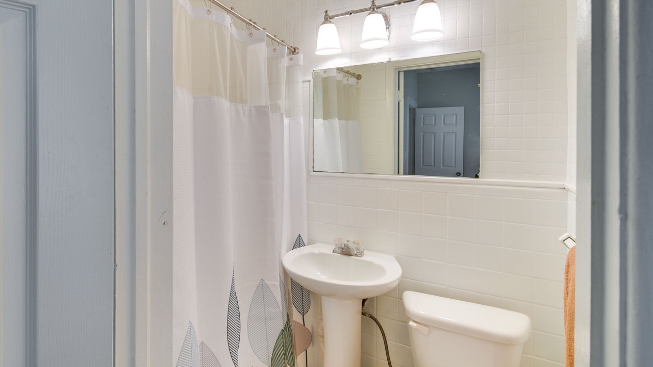 Photo of Bathroom in Lakeshore South