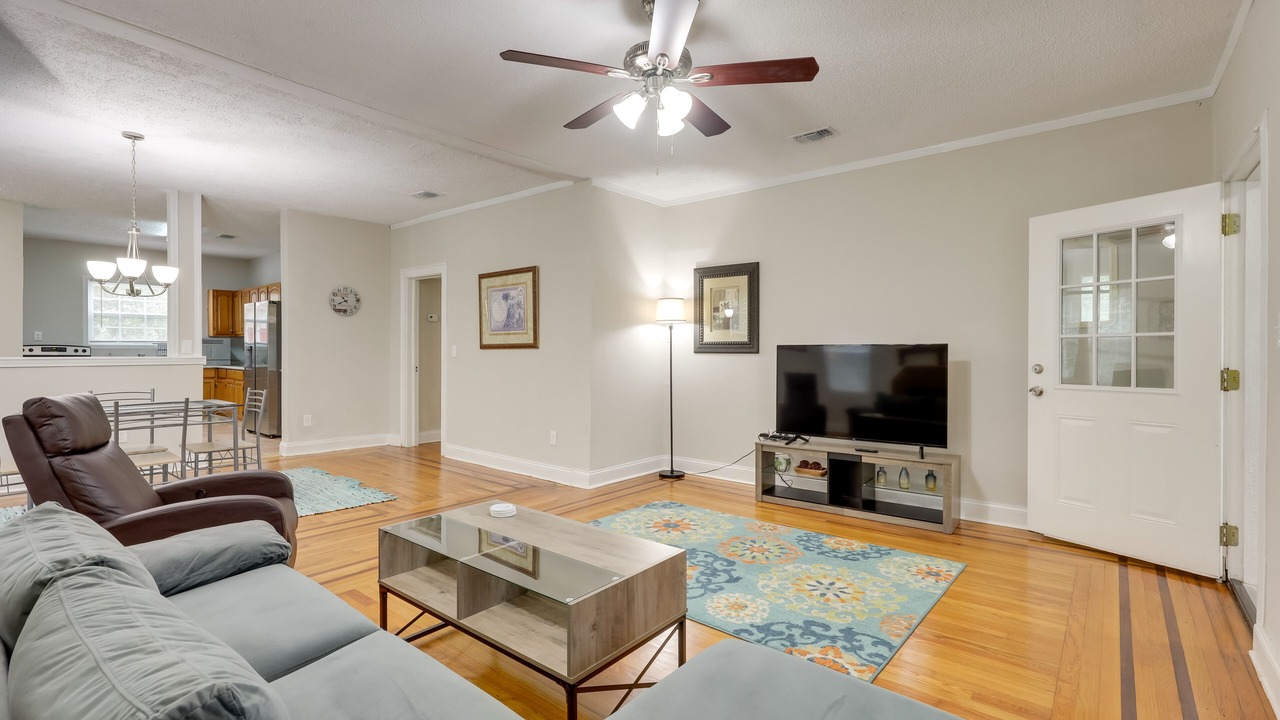 Photo of Livingroom in Lakeshore South