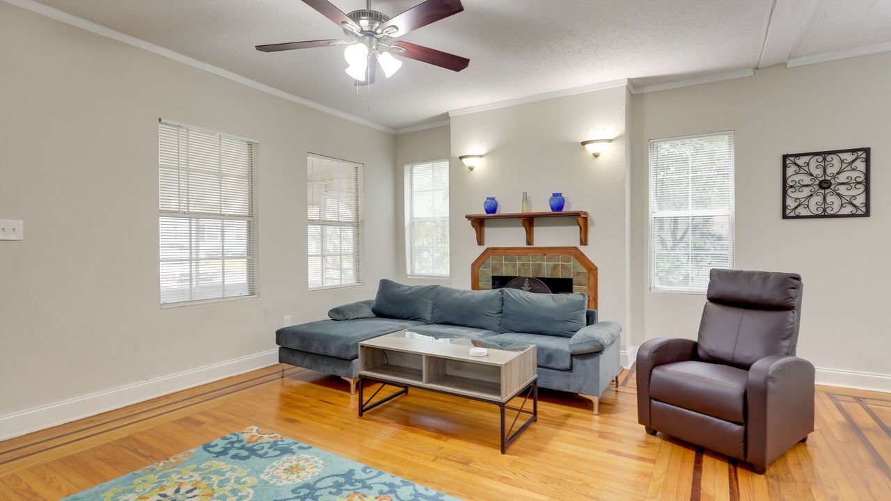 Photo of Livingroom in Lakeshore South