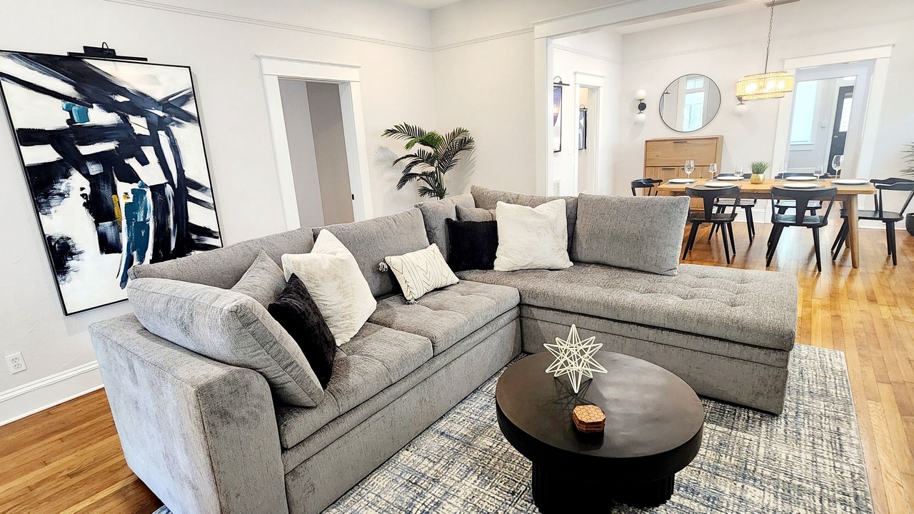 Photo of Livingroom in Downtown