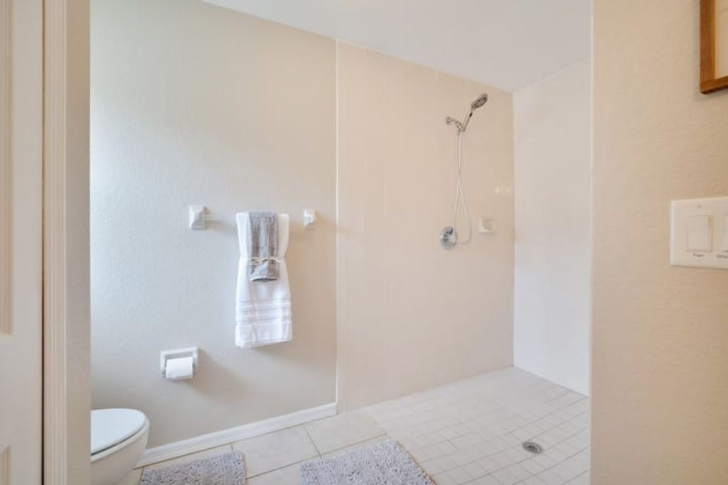 Photo of Bathroom in Mariner