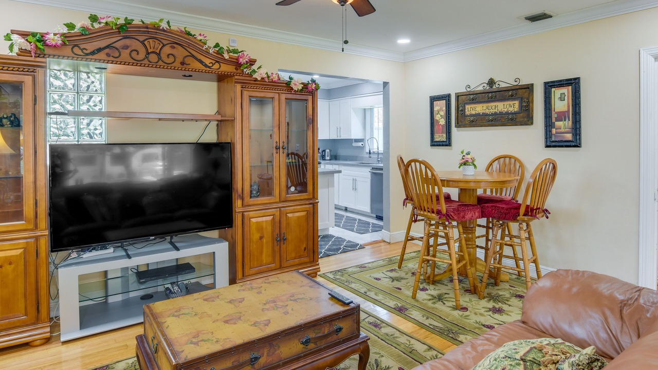 Photo of Livingroom in El Portal