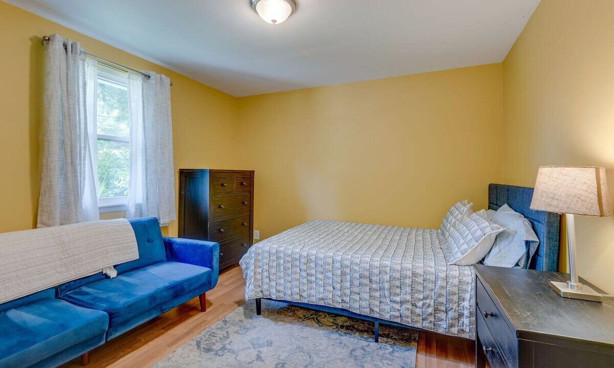 Photo of Bedroom in Inglewood