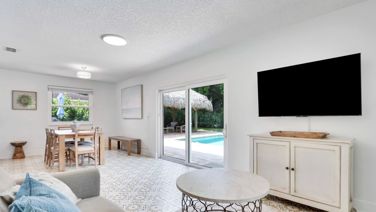 Photo of Livingroom in Hunt Club