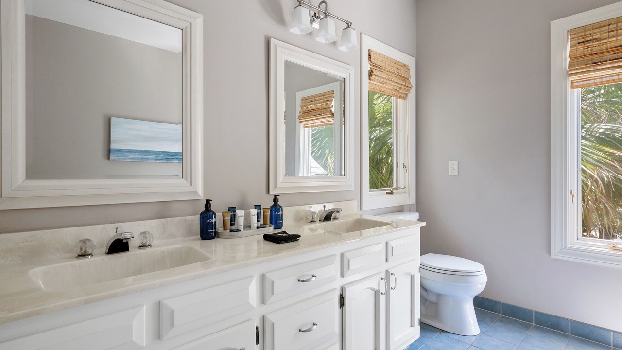 Photo of Bathroom in Vanderhorst Plantation