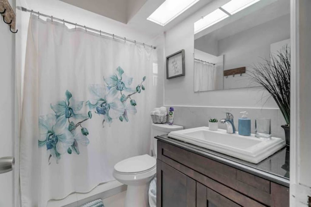 Photo of Bathroom in Biscayne Park