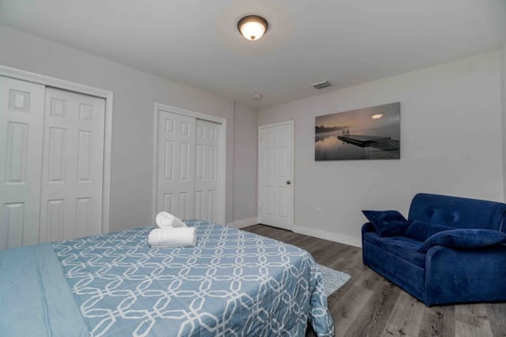 Photo of Bedroom in Biscayne Park