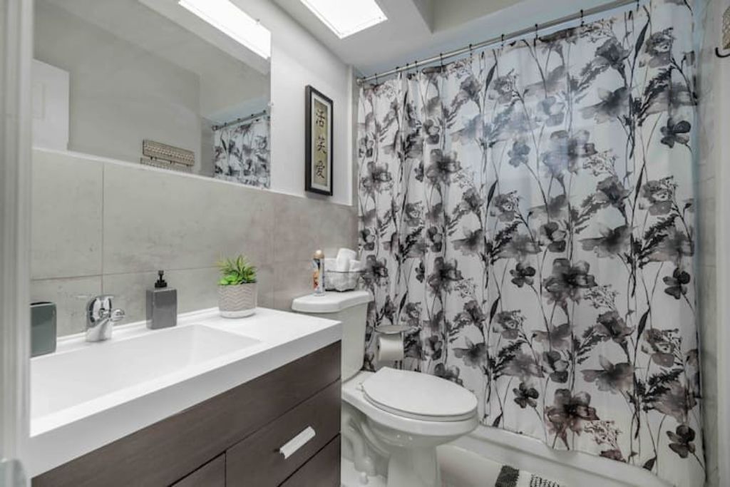 Photo of Bathroom in Biscayne Park
