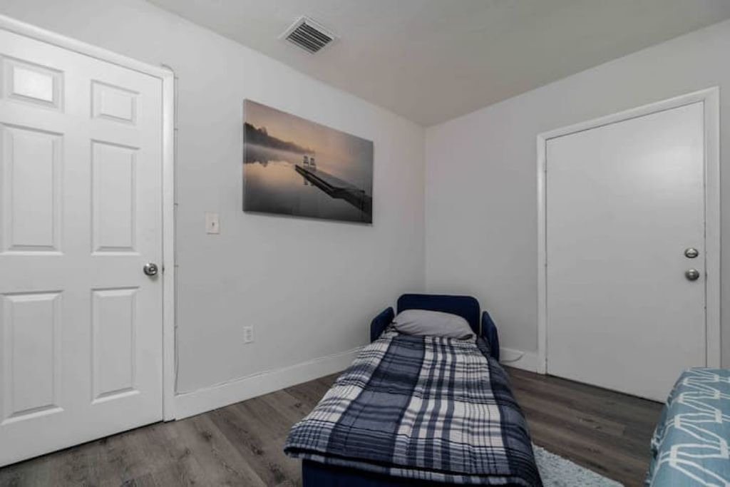 Photo of Bedroom in Biscayne Park
