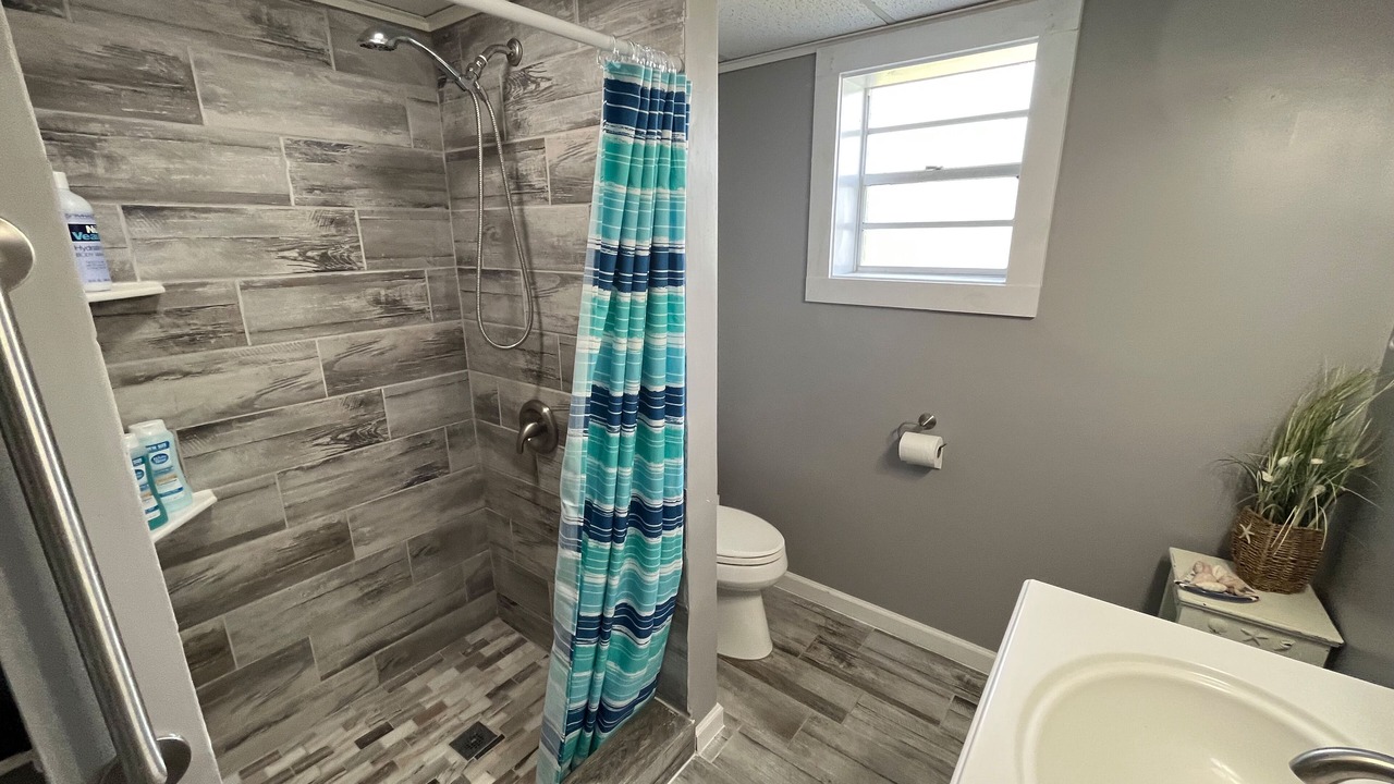 Photo of Bathroom in Pretty Bayou