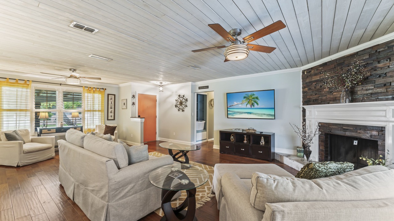 Photo of Livingroom in Fruit Cove