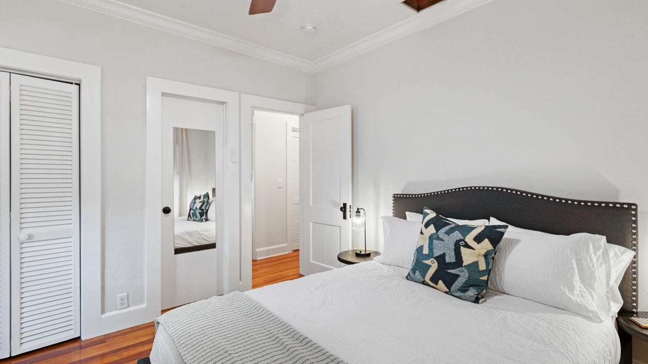 Photo of Bedroom in Parrot Cove