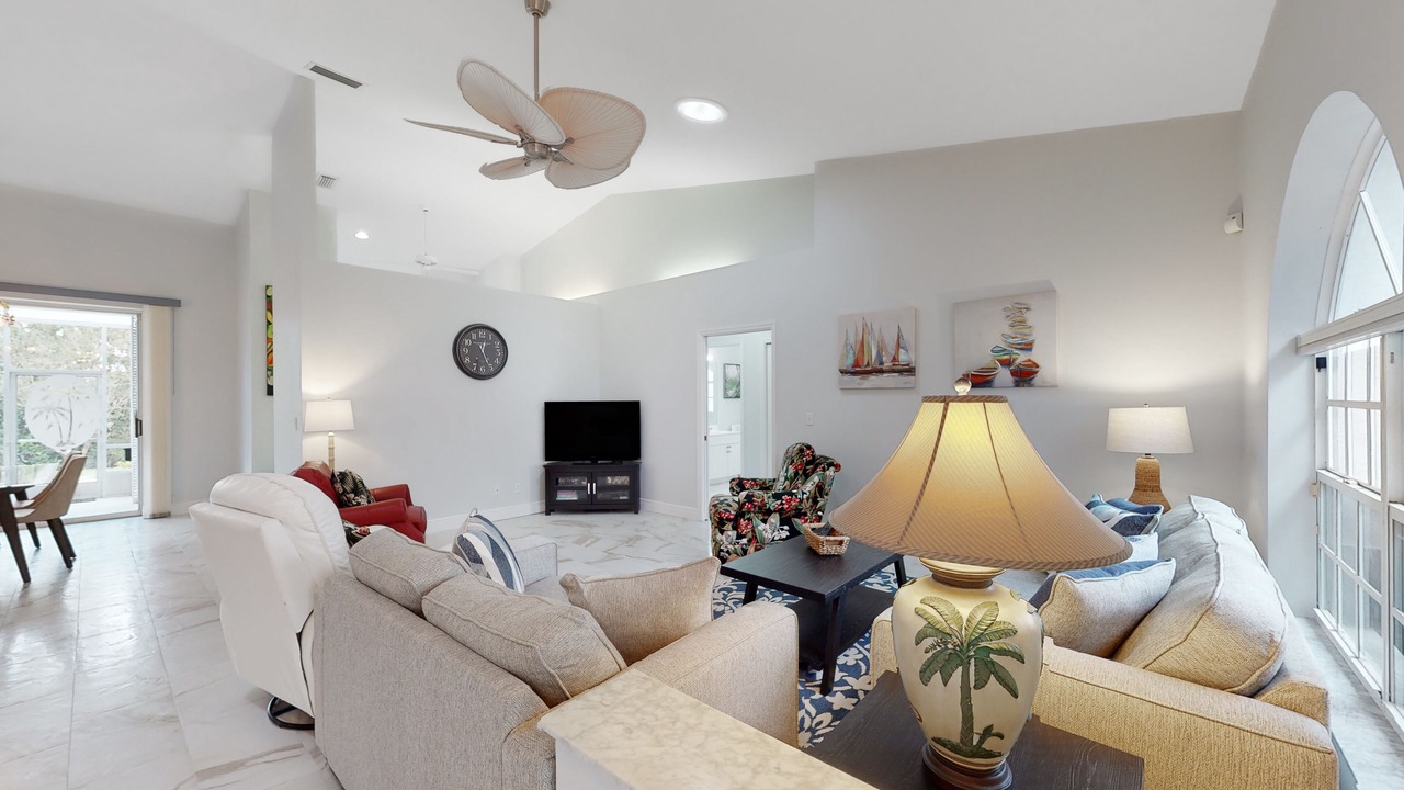 Photo of Livingroom in Crown Pointe