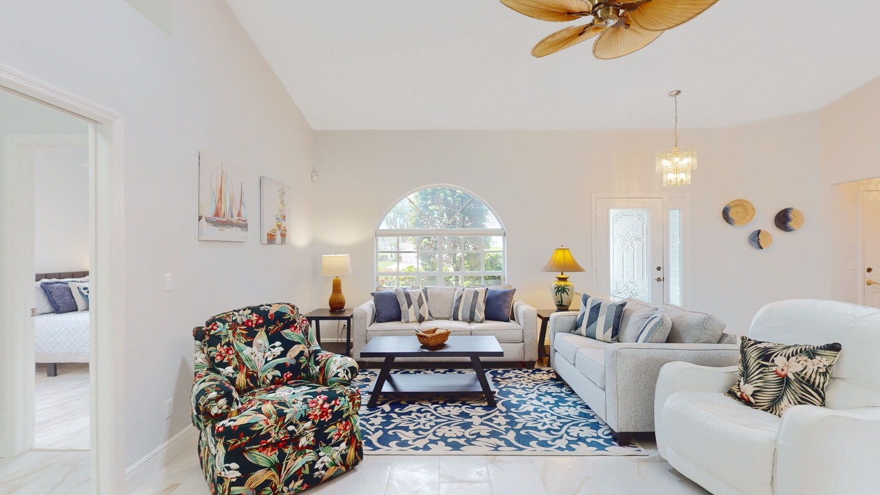 Photo of Livingroom in Crown Pointe