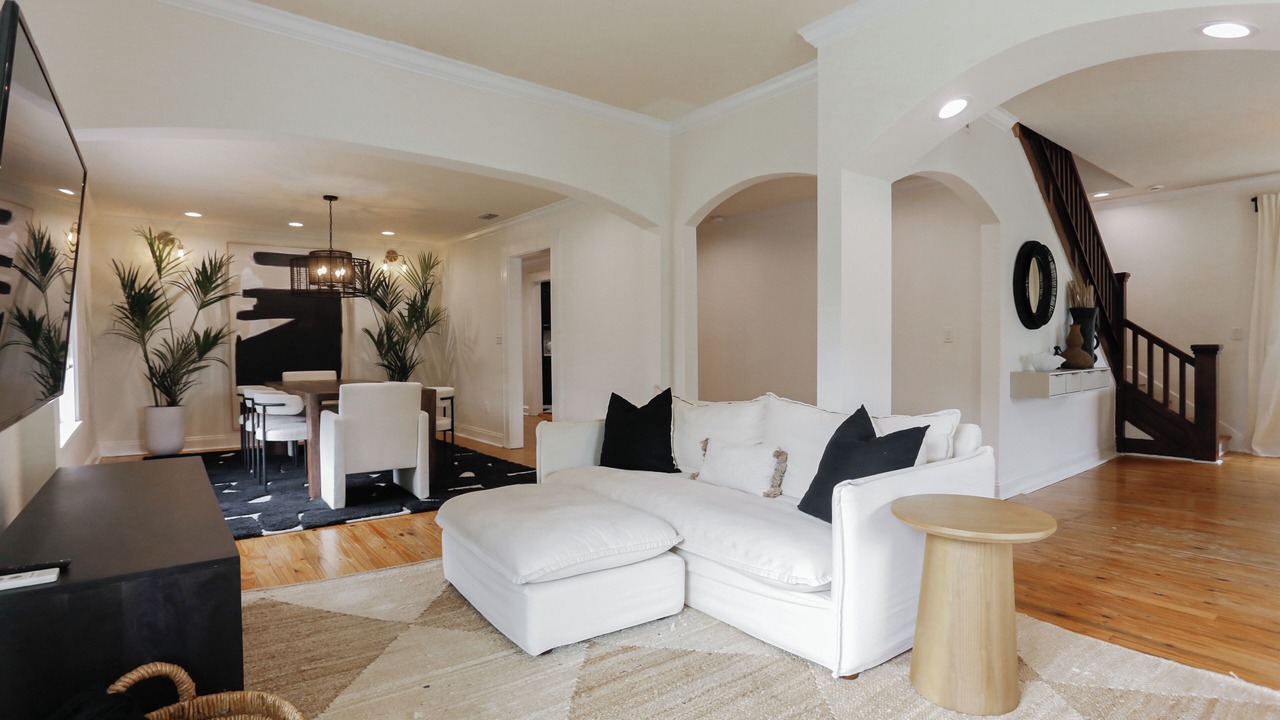 Photo of Livingroom in Historic Uptown