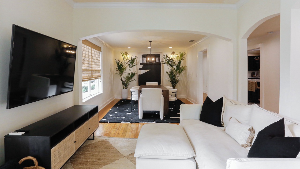 Photo of Livingroom in Historic Uptown