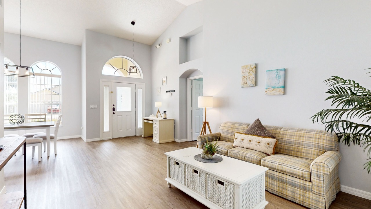 Photo of Livingroom in Orange Tree