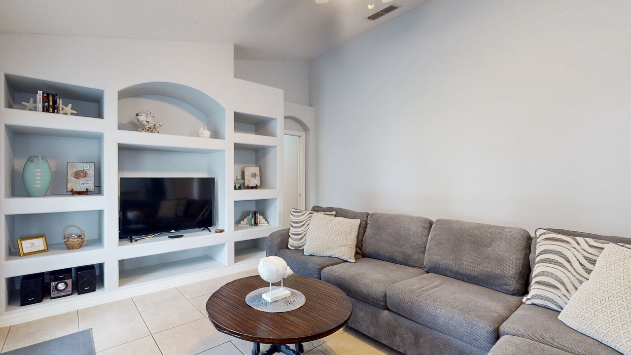 Photo of Livingroom in Orange Tree