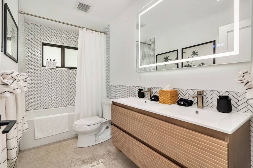 Photo of Bathroom in Lake Clarke Shores